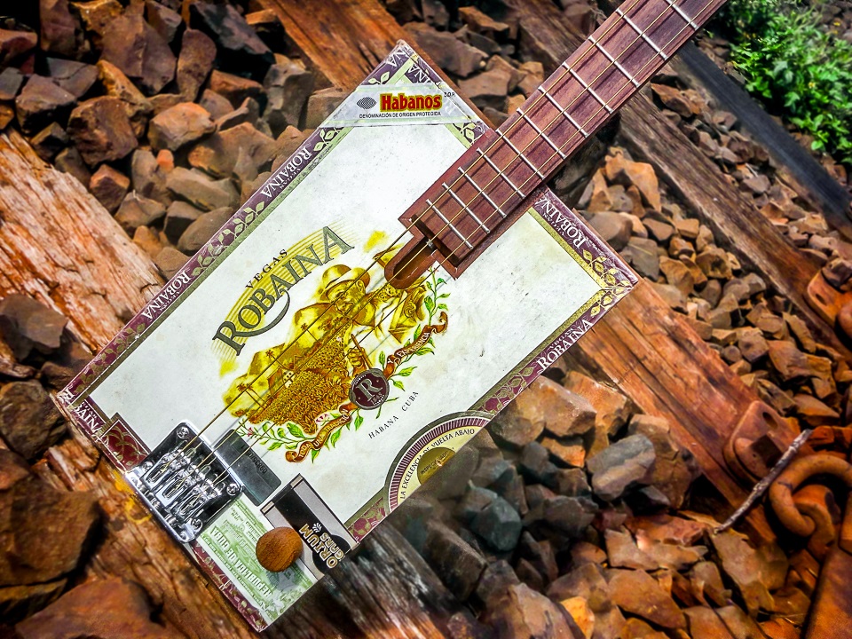 Modelo: Cigar Box 3C / Ano 2016