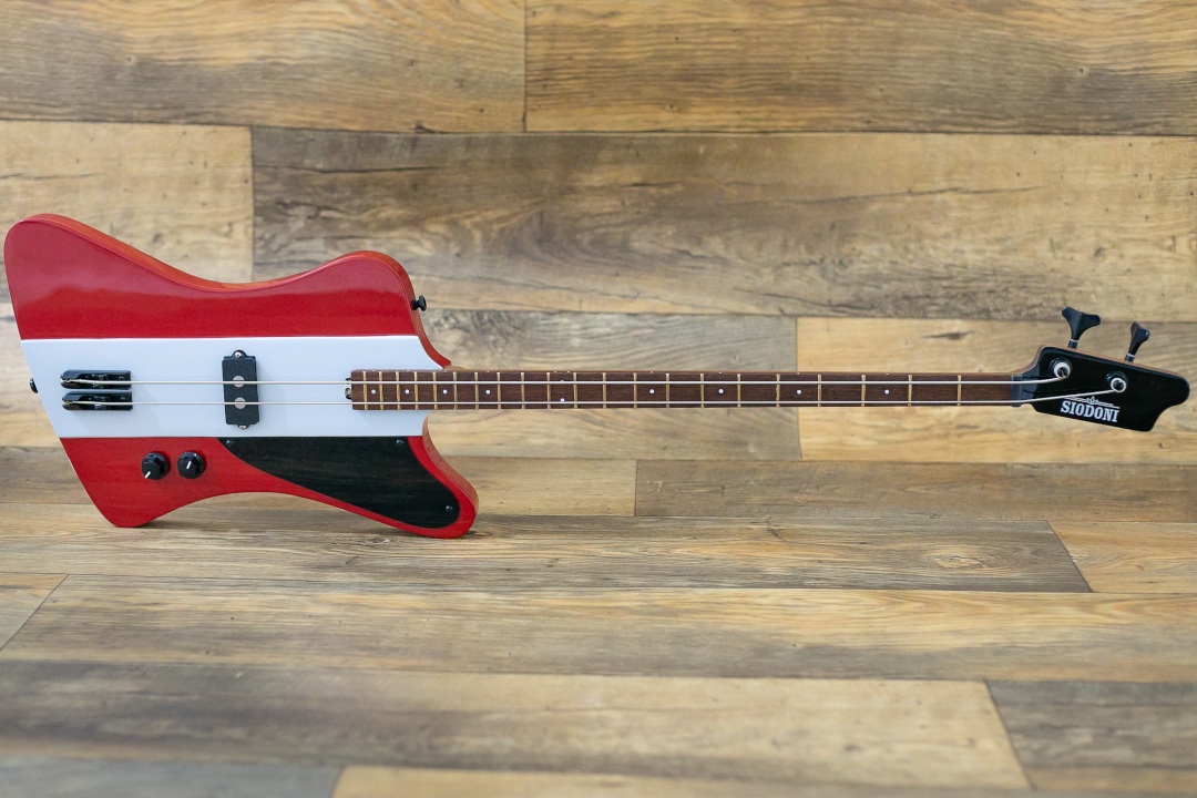 Modelo: T-Bird 2C / Ano 2026 / Artista: Fabio Mozine