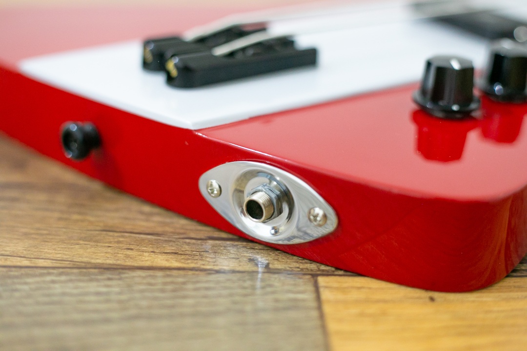 Modelo: T-Bird 2C / Ano 2026 / Artista: Fabio Mozine