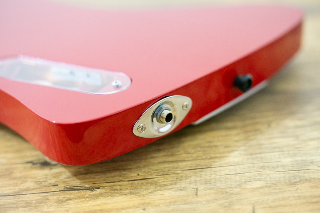 Modelo: T-Bird 2C / Ano 2026 / Artista: Fabio Mozine