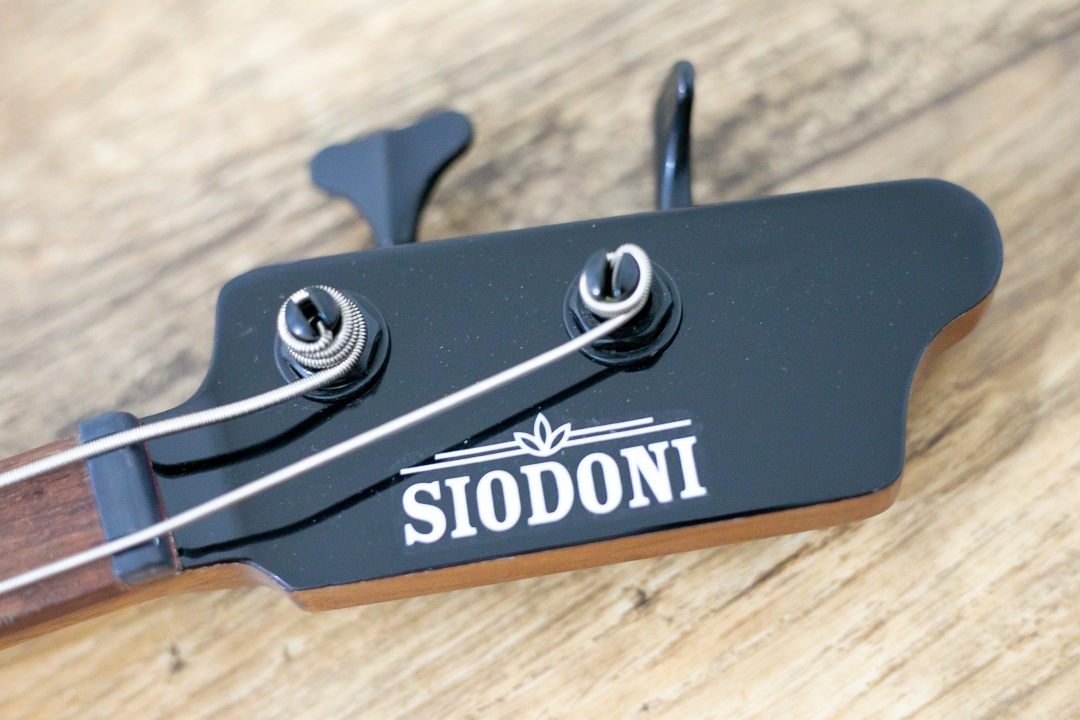 Modelo: T-Bird 2C / Ano 2026 / Artista: Fabio Mozine