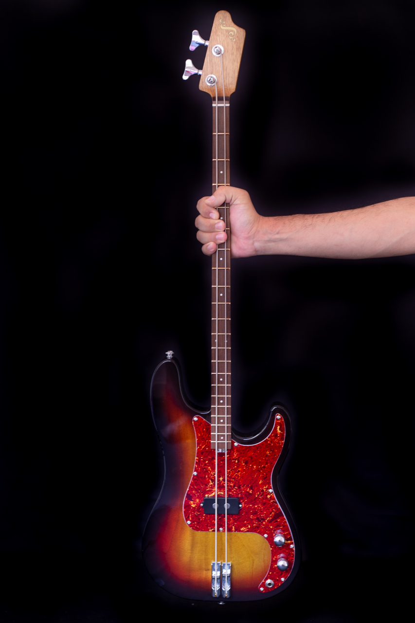 Modelo: P-Bass 2C / Ano 2025 / Artista: Buddy Cannon