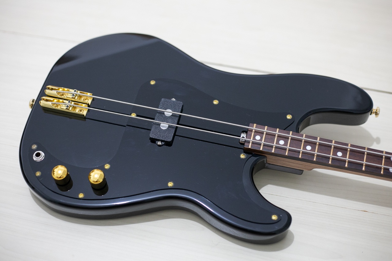 Modelo: P-Bass 2C / Ano 2026 / Artista: Nico Gallegos