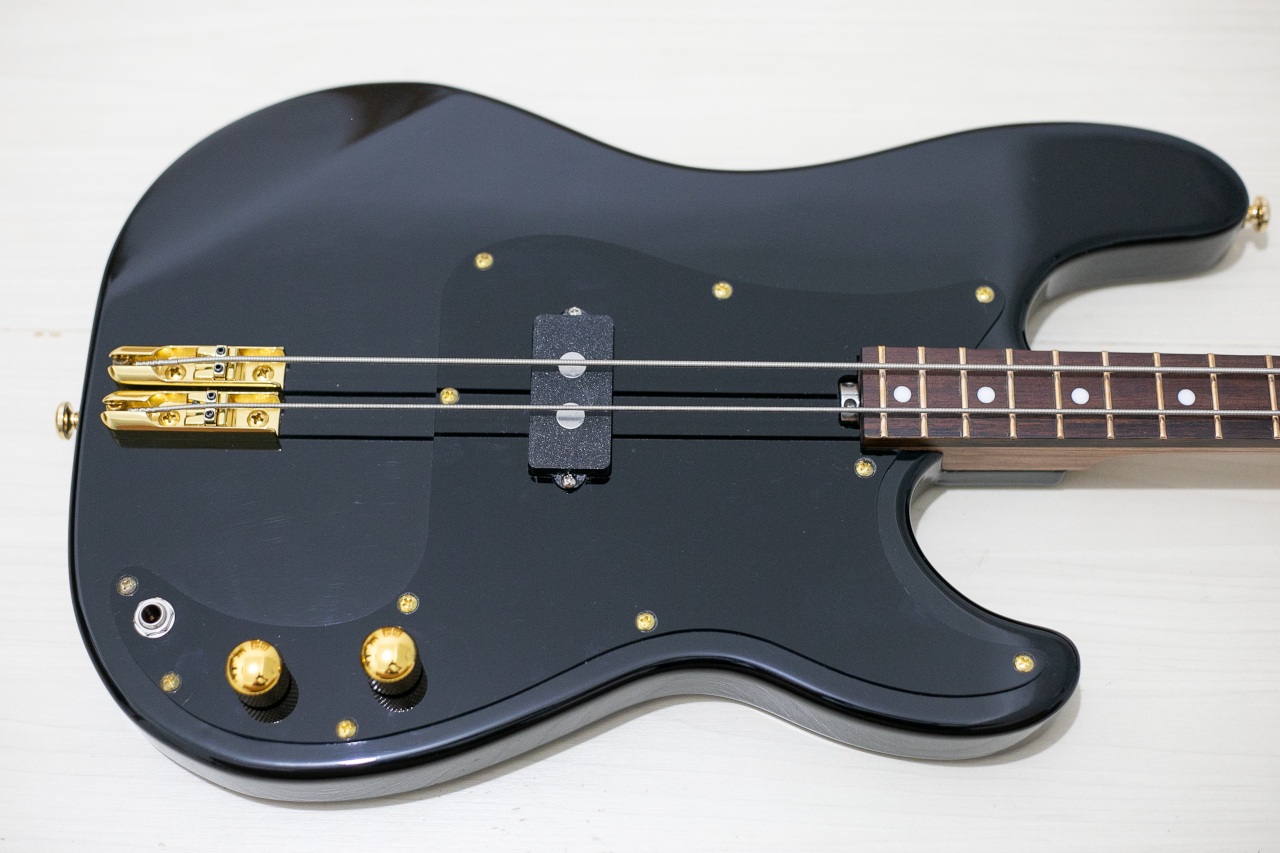 Modelo: P-Bass 2C / Ano 2026 / Artista: Nico Gallegos