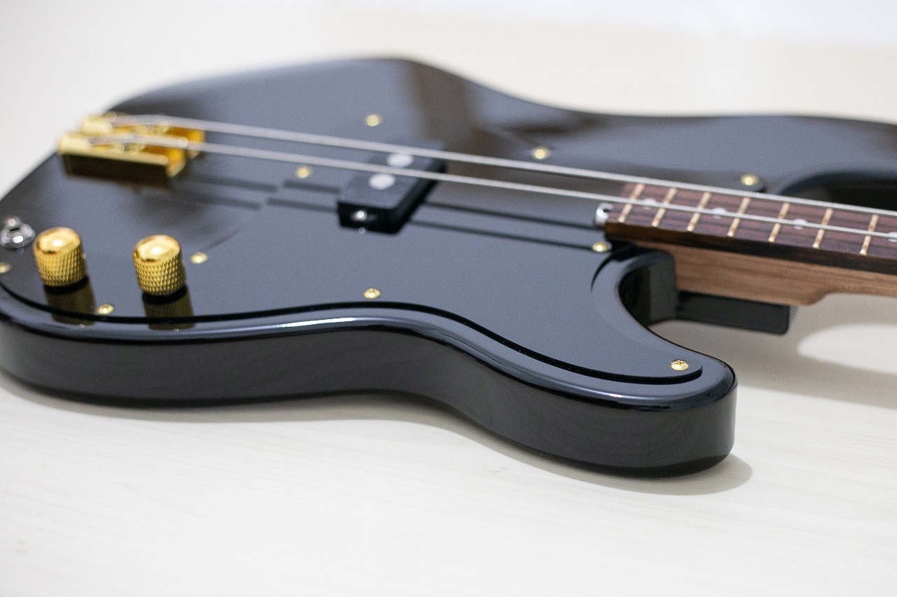 Modelo: P-Bass 2C / Ano 2026 / Artista: Nico Gallegos