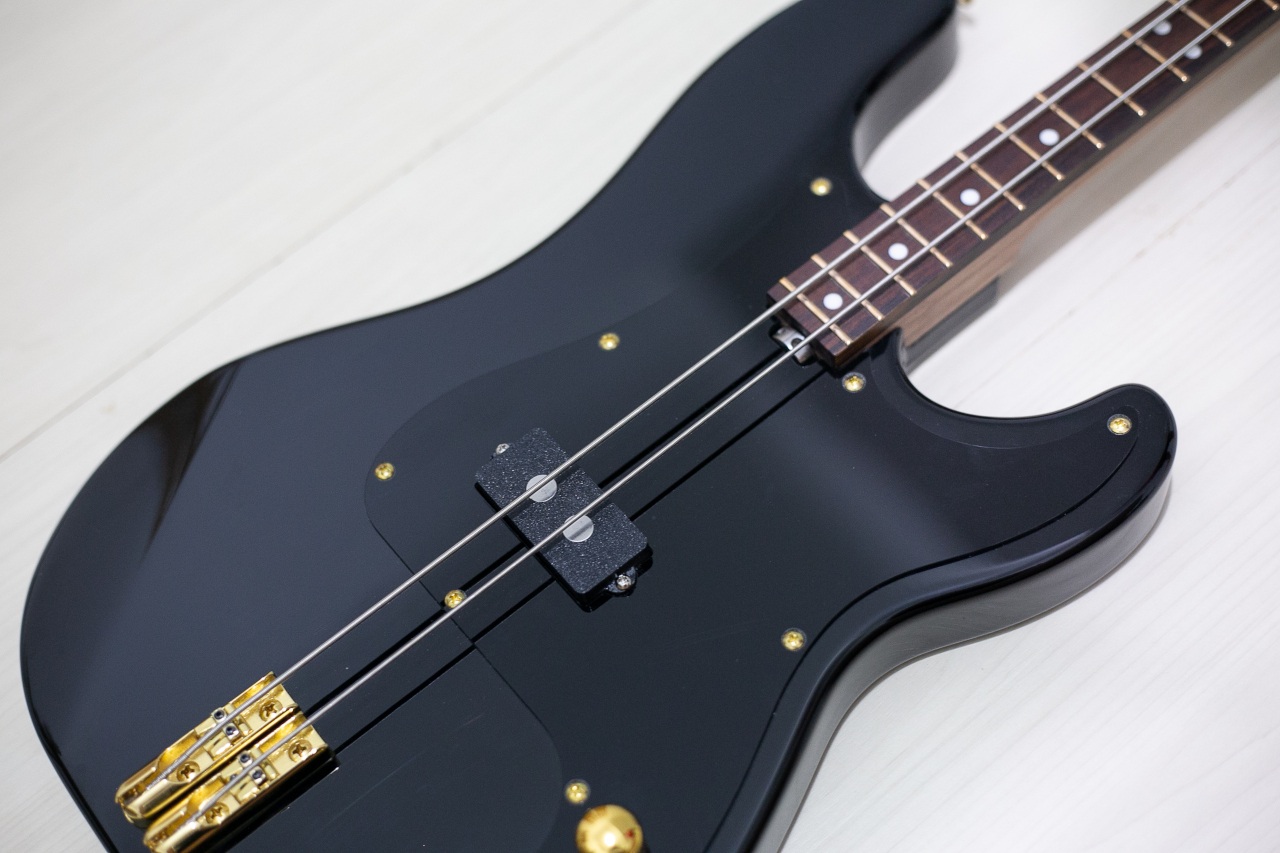 Modelo: P-Bass 2C / Ano 2026 / Artista: Nico Gallegos