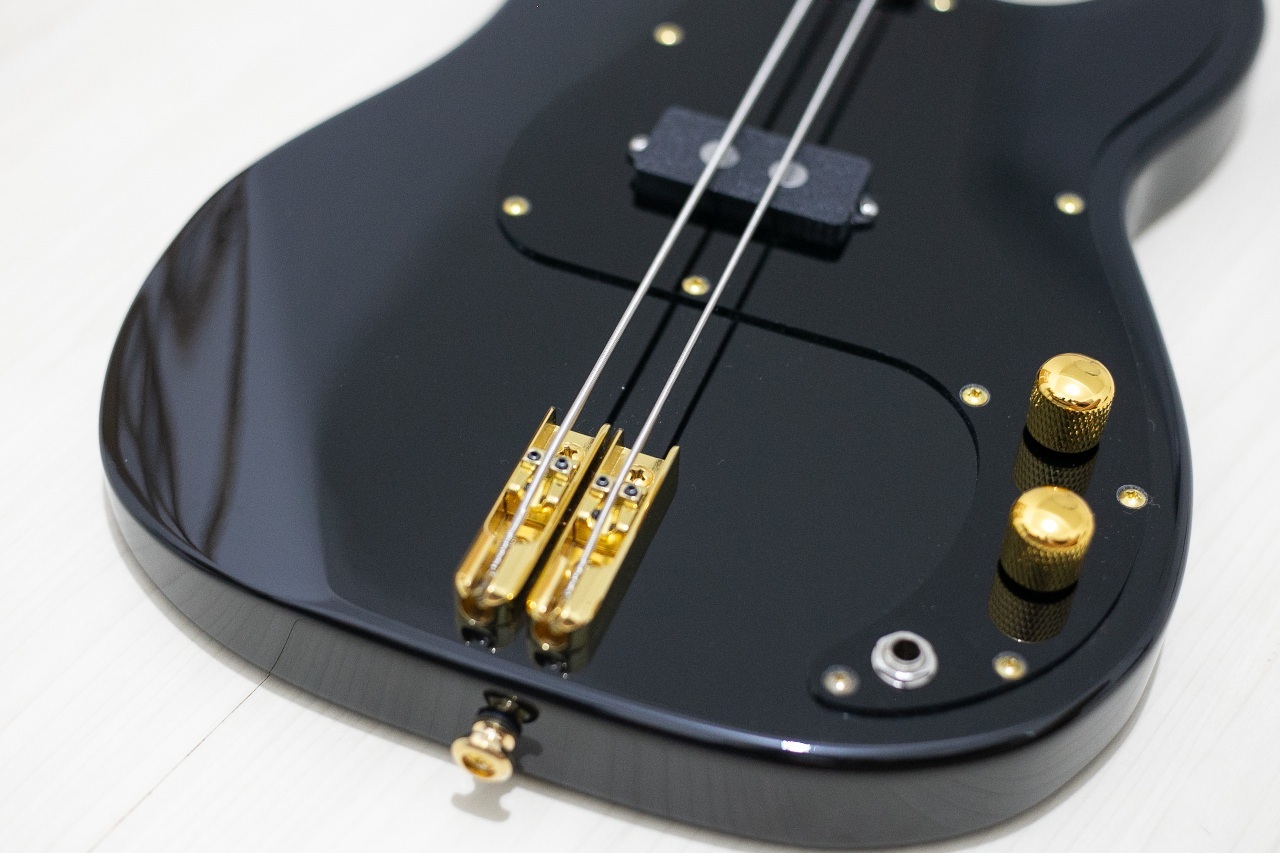 Modelo: P-Bass 2C / Ano 2026 / Artista: Nico Gallegos